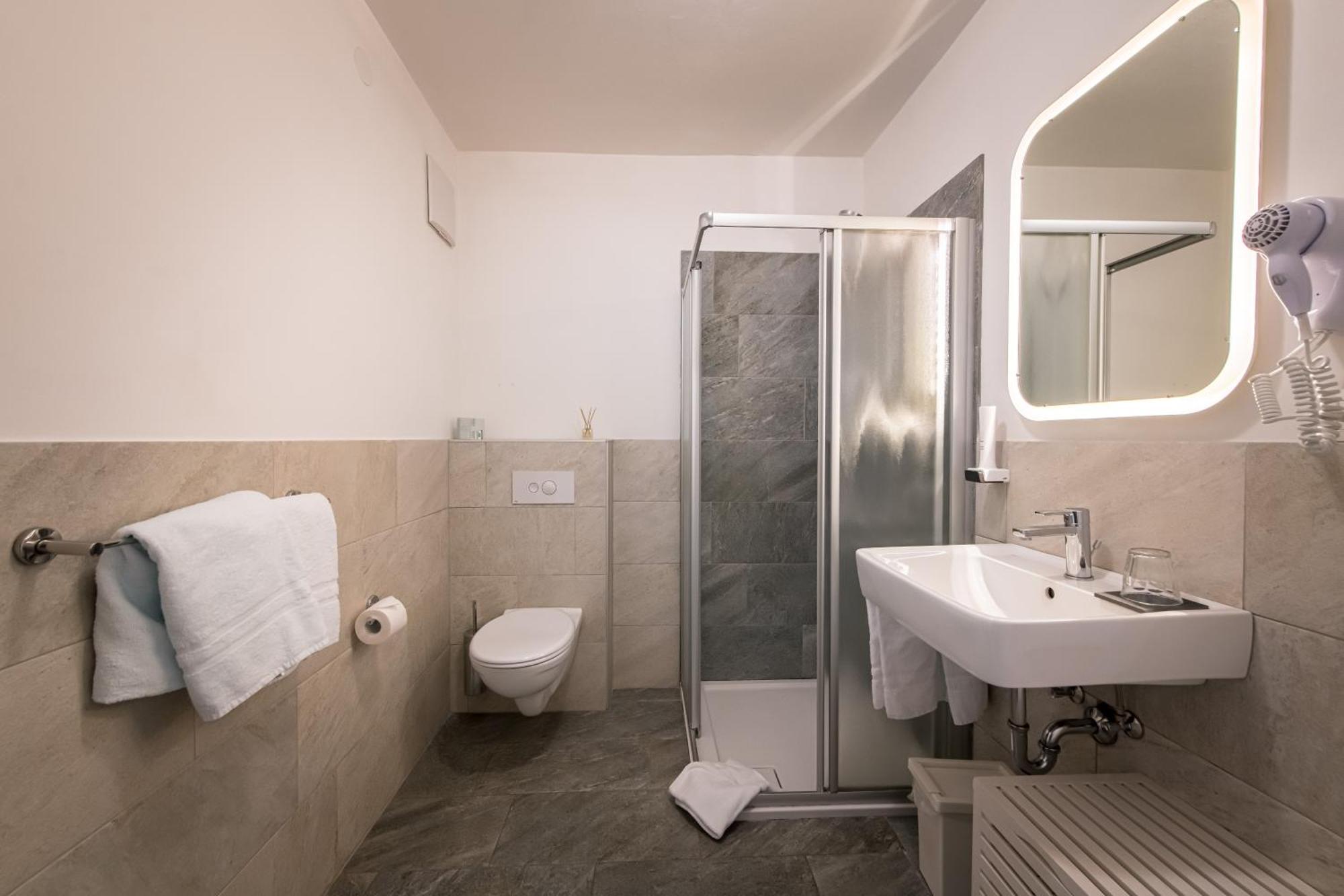 Am Schloss Guest House Brunico Phòng bức ảnh