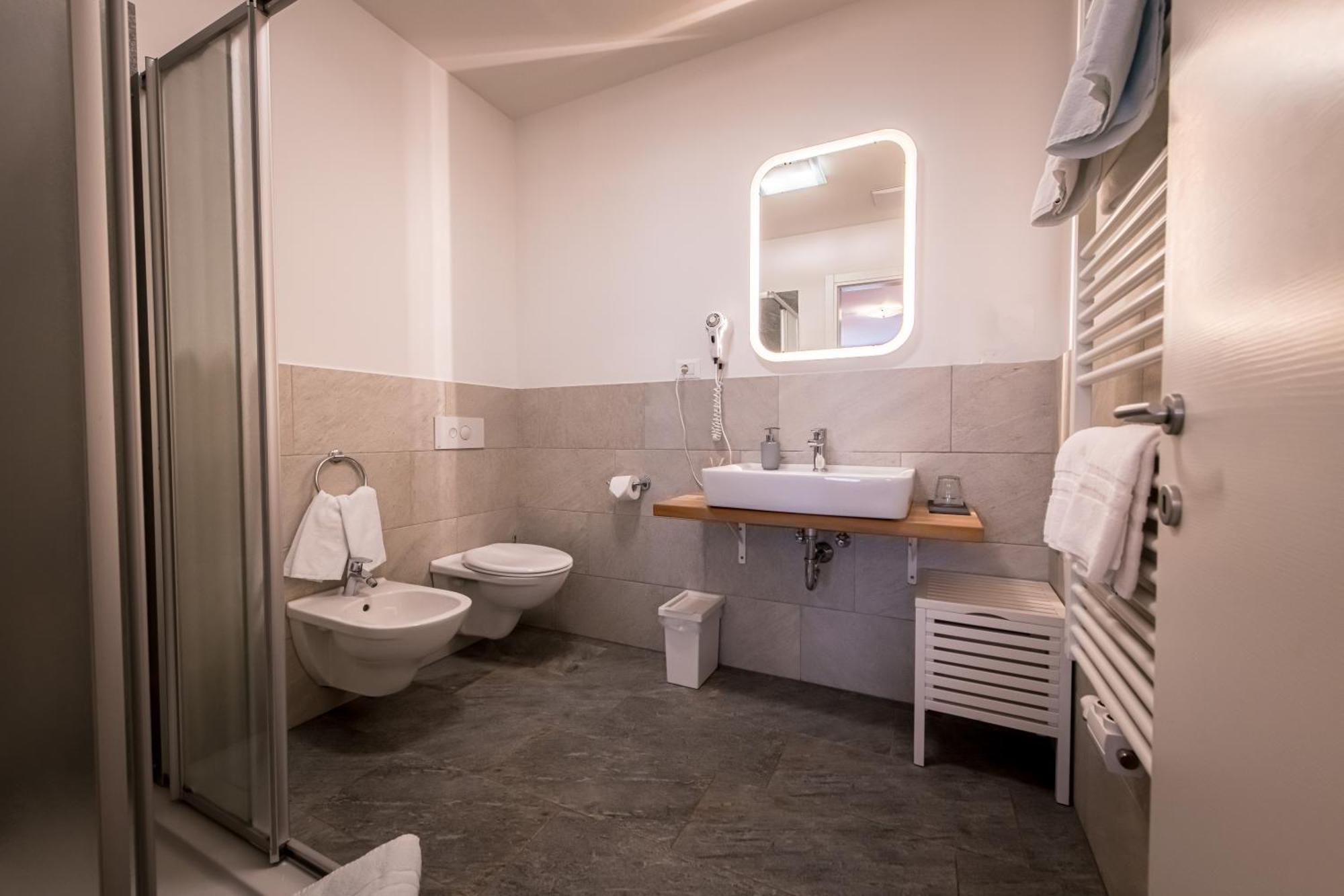 Am Schloss Guest House Brunico Phòng bức ảnh